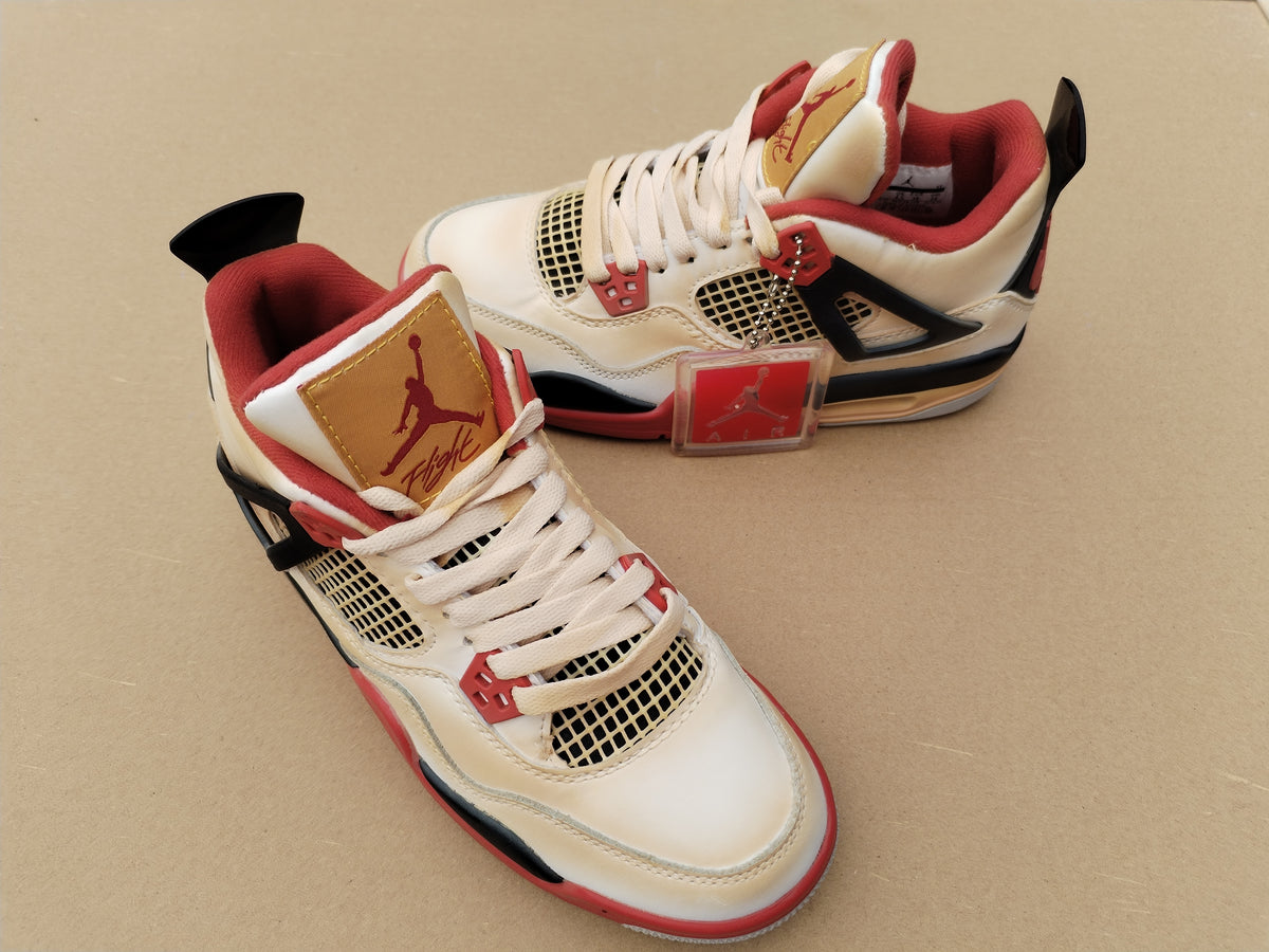 Air Jordan 4 Retro Leaf Red detalle Jumpman