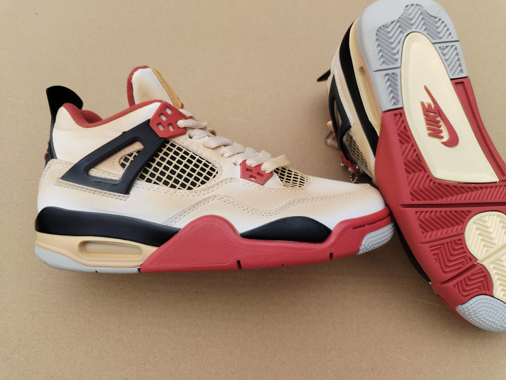 Air Jordan 4 Retro Leaf Red vista lateral derecha