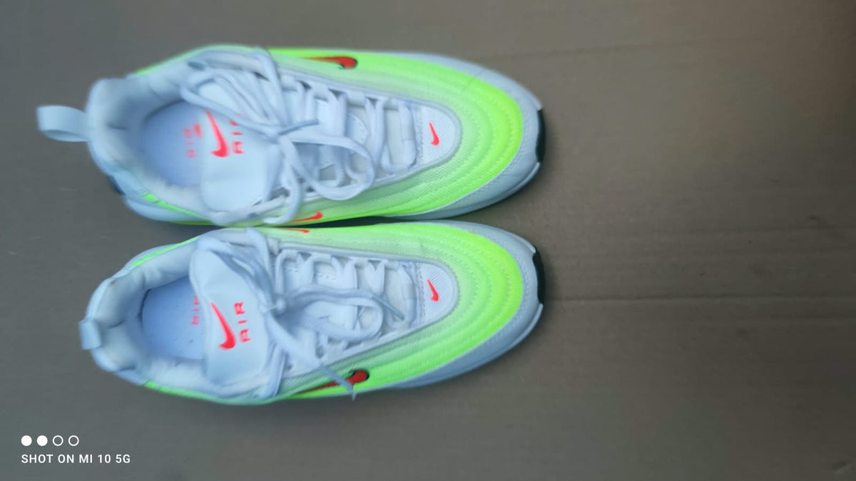 Nike Air vista frontal