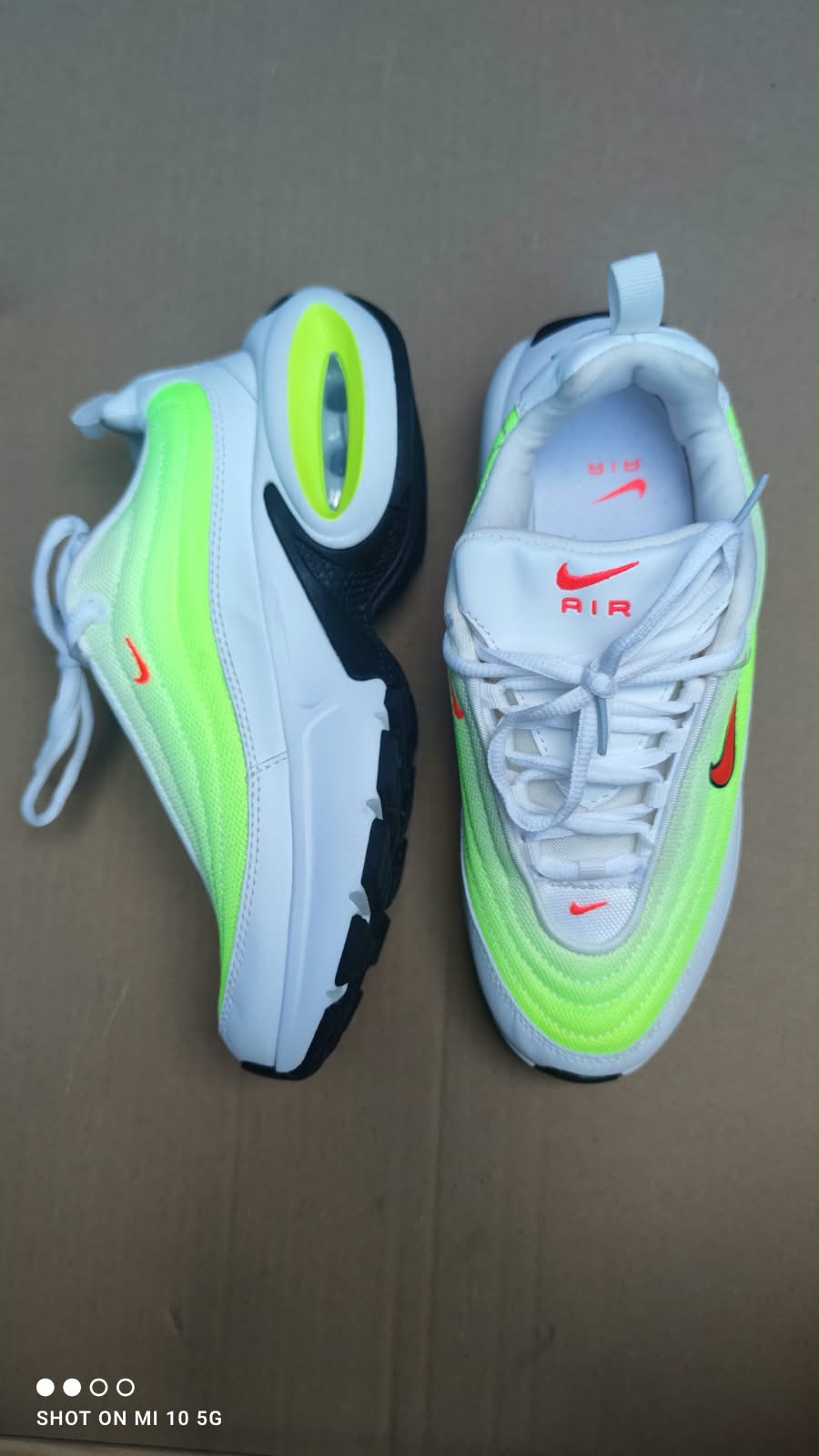 Nike Air detalle swoosh
