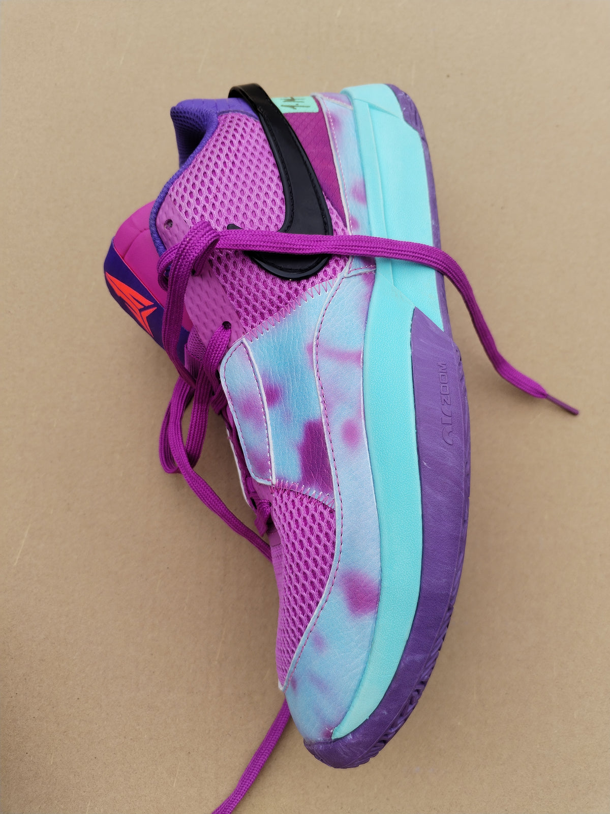Nike Ja 1 Christmas vista lateral exterior