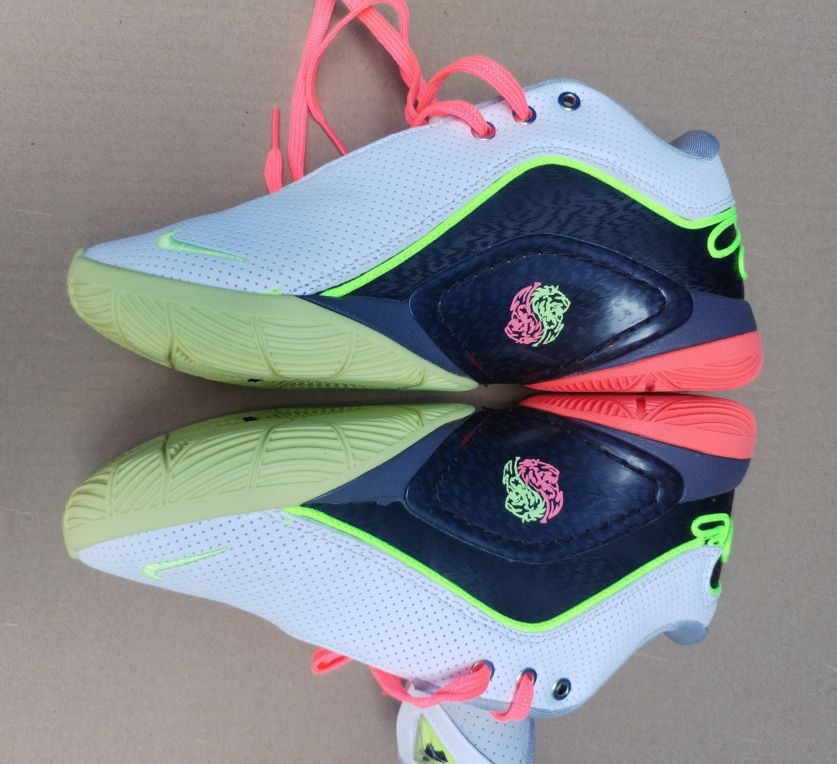 Nike LeBron XXII Crown Jewel vista trasera sistema amarre