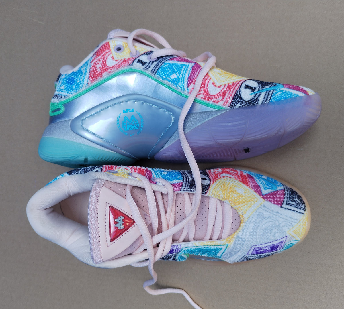 Nike LeBron XXII x Monopoly Currency - Vista superior