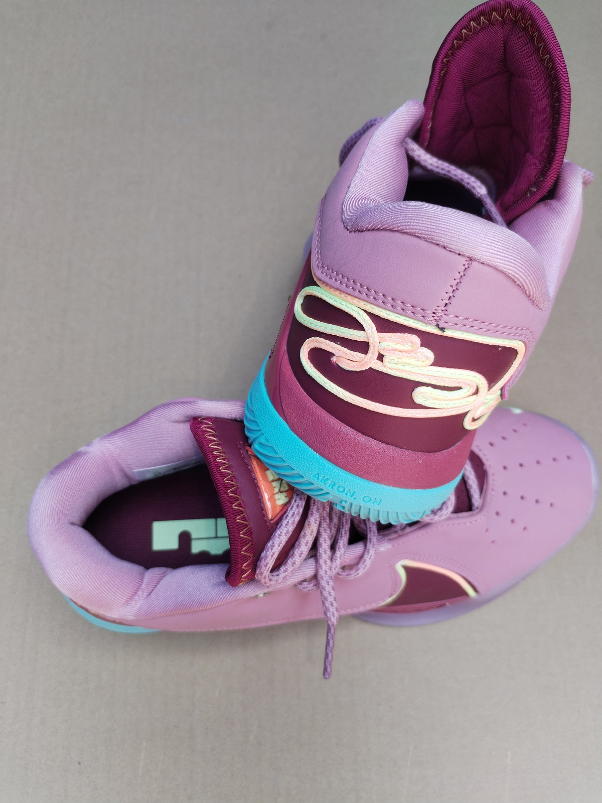 Nike LeBron XXI Purple Rain - Vista trasera