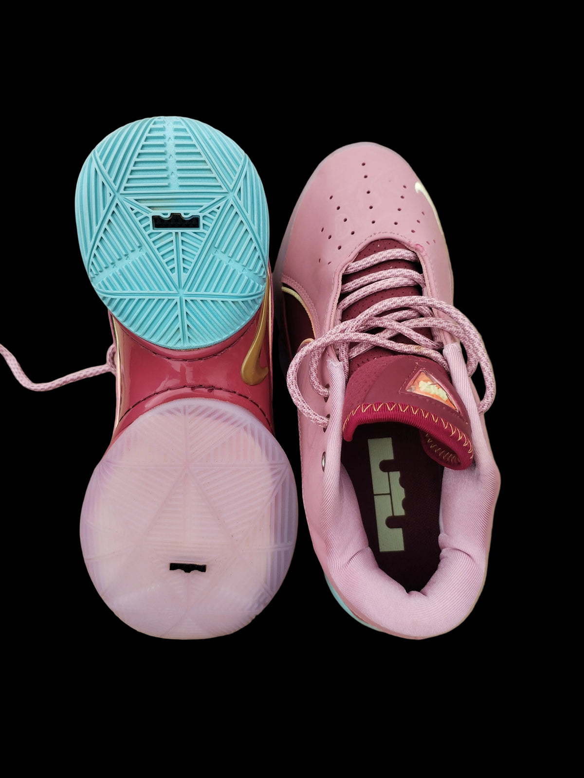 Nike LeBron XXII Pink Crimson vista frontal par