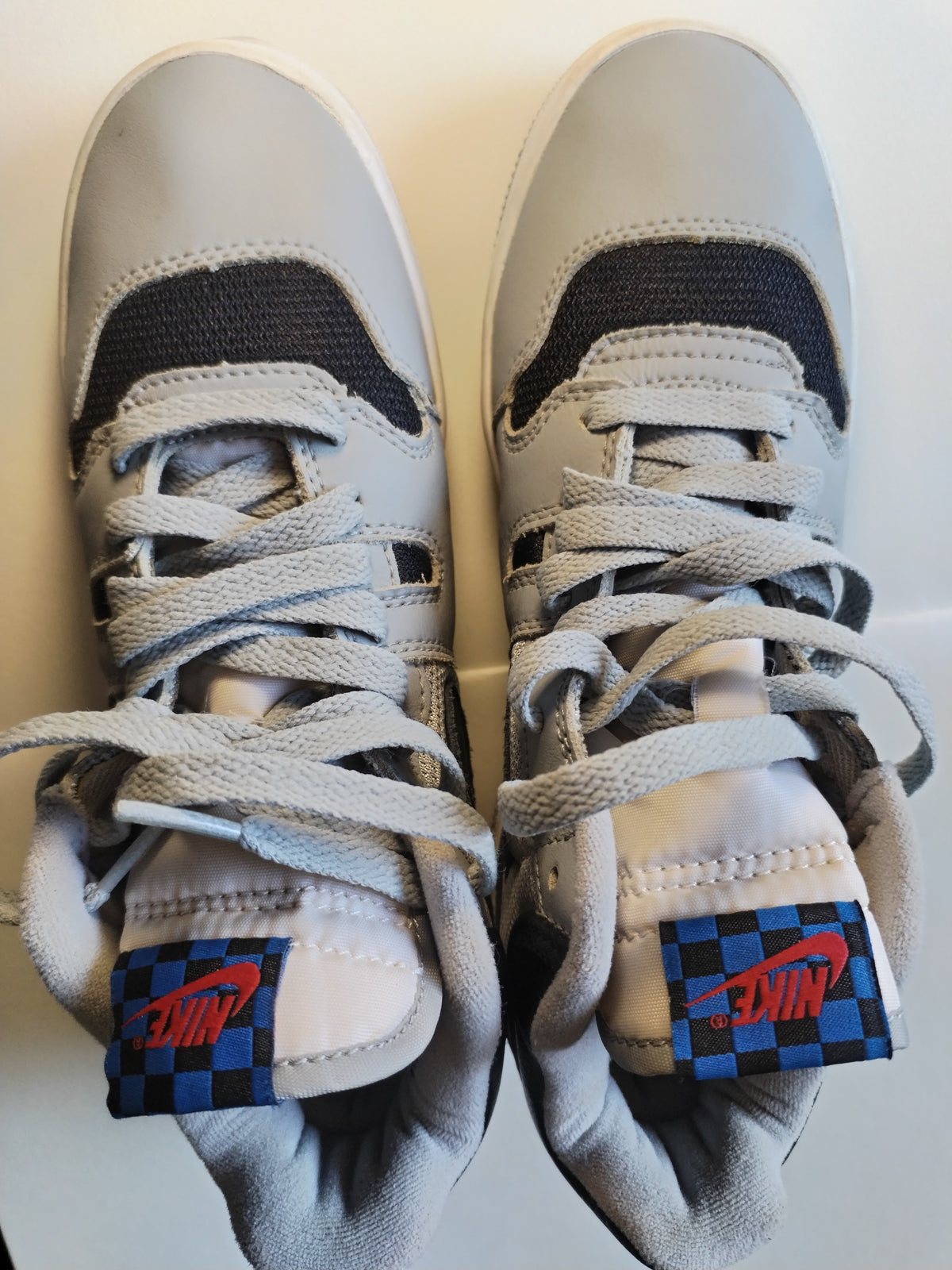 Nike Mac Attack Travis Scott Light Smoke Grey lateral con suela