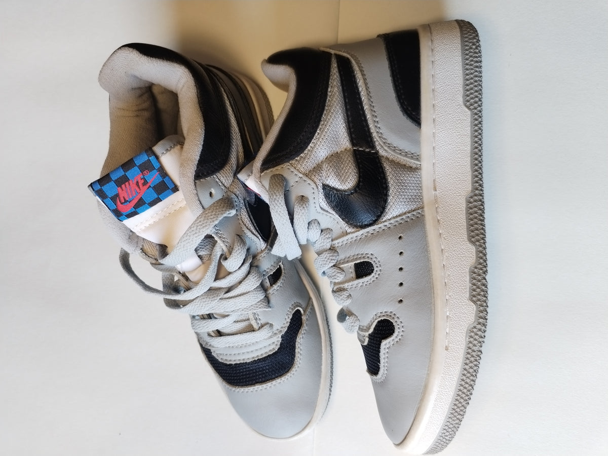 Nike Mac Attack Travis Scott Light Smoke Grey vista lateral exterior par